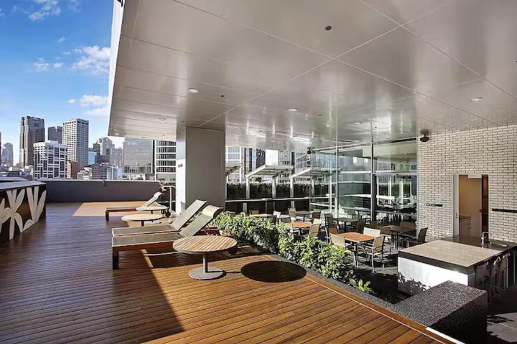 Prima Tower 5 Bedrooms * Melbourne