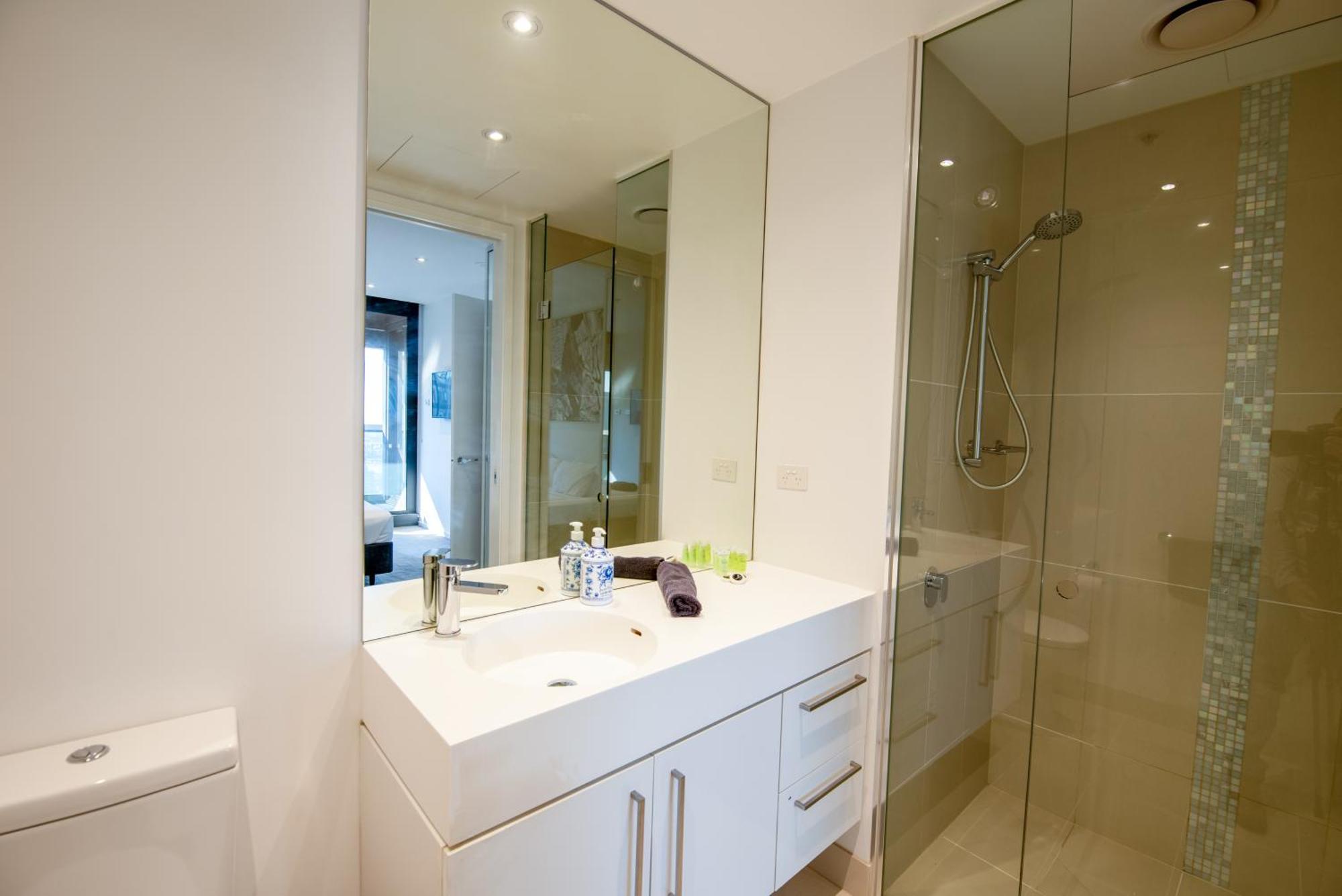 Prima Tower 5 Bedrooms Apartment *