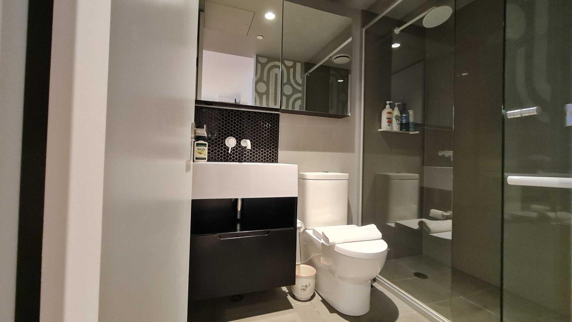 Apartment 1br Sunset Glow Retreat! Free Tram Zone