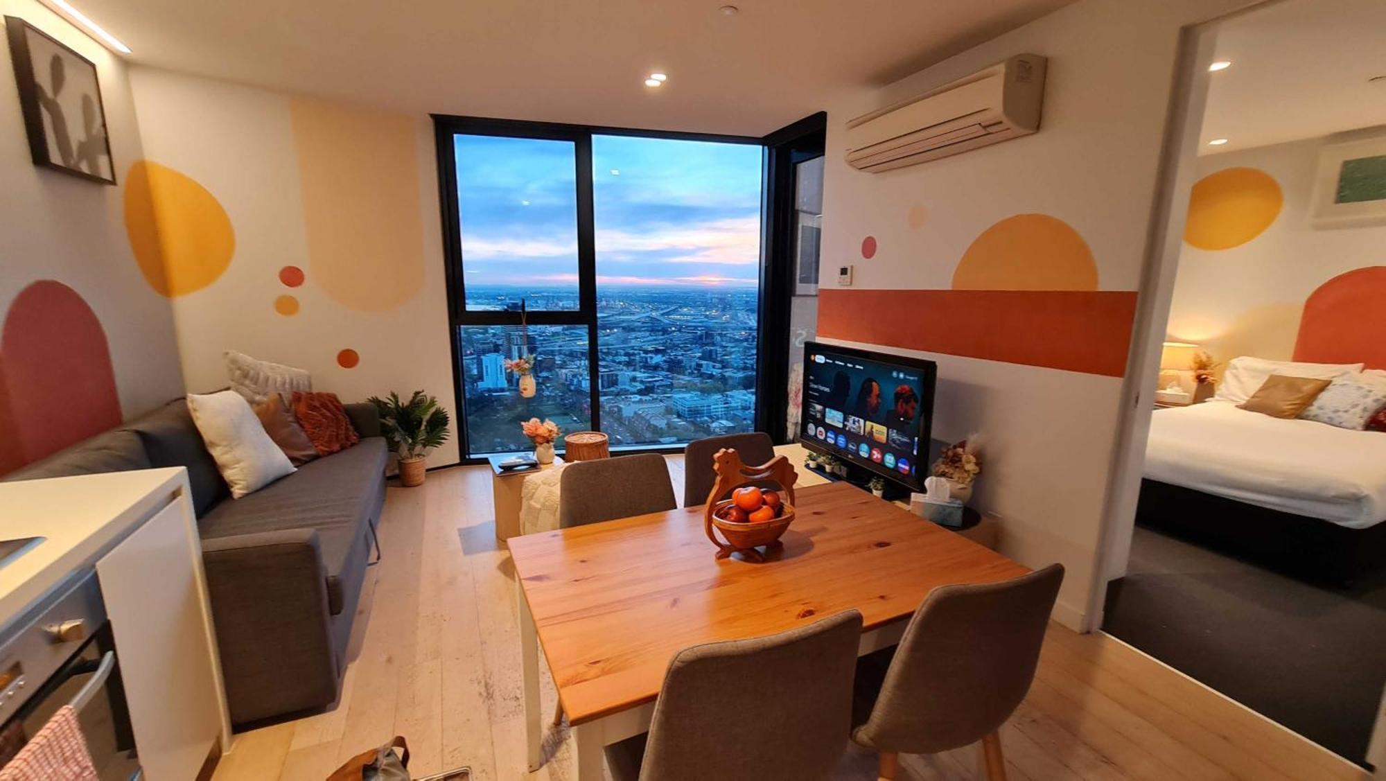 1br Sunset Glow Retreat! Free Tram Zone Apartment *