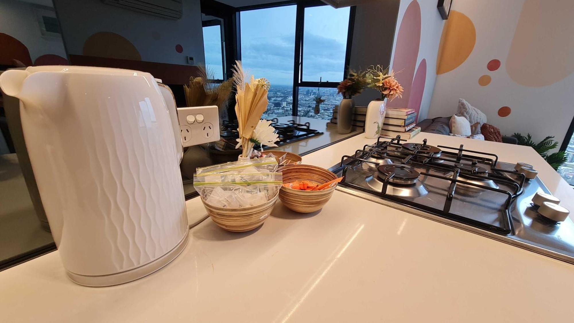 Apartment 1br Sunset Glow Retreat! Free Tram Zone Melbourne