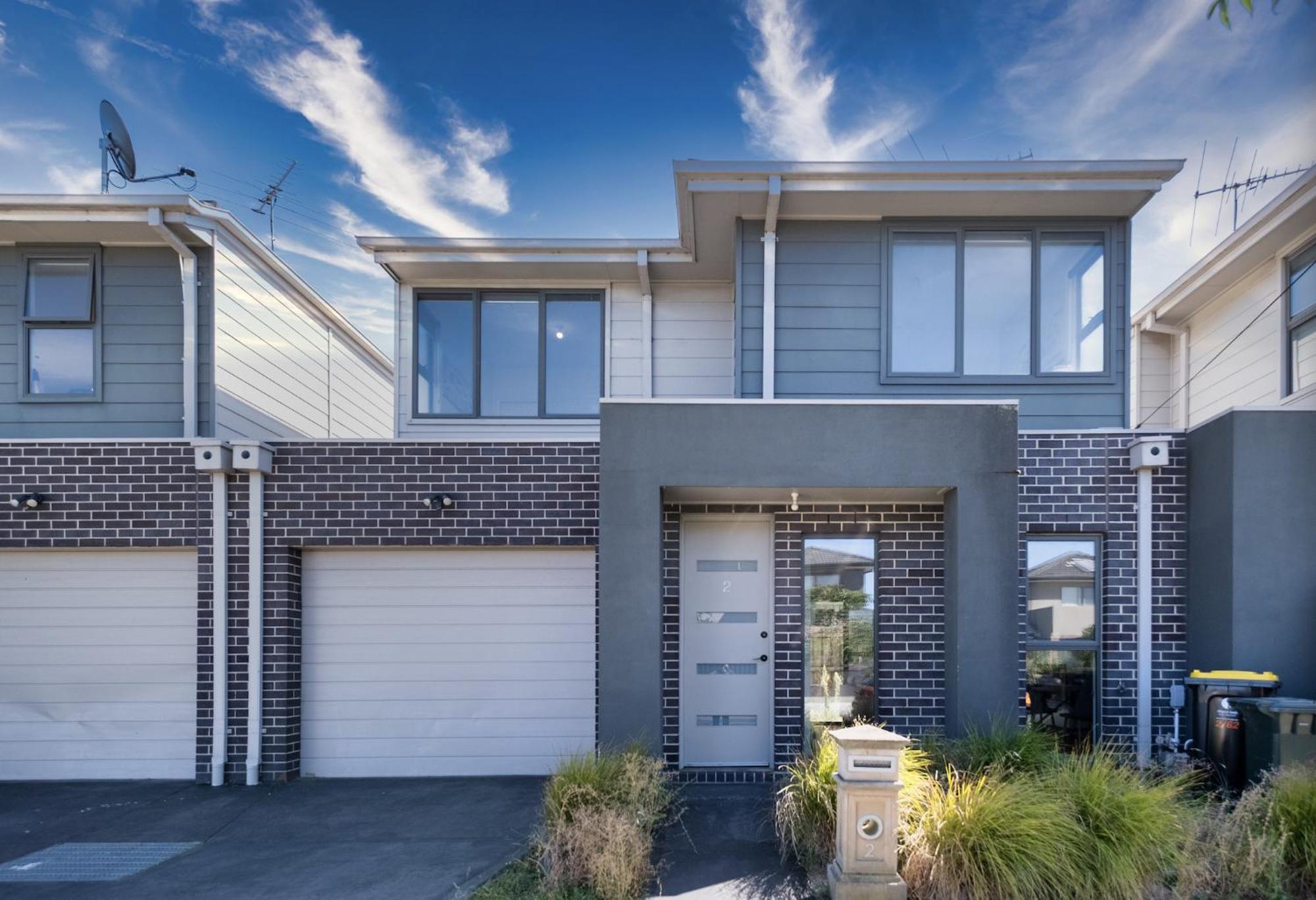 Glenroy 2br1ba In Townhouse Parkingwi-fibath Melbourne