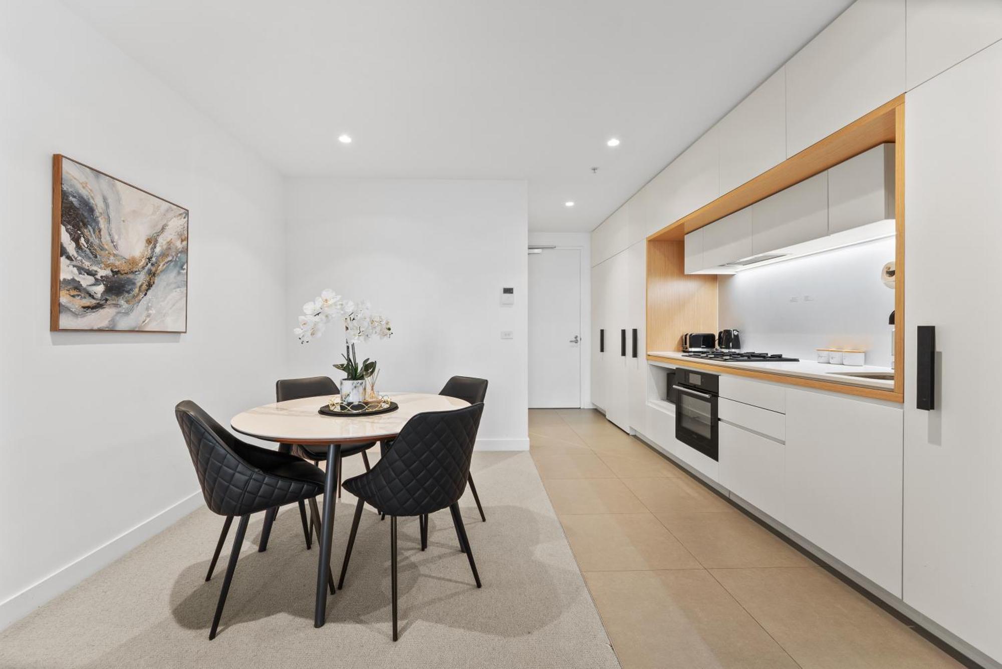 Urban Retreat Modern Elegance In Docklands * Melbourne