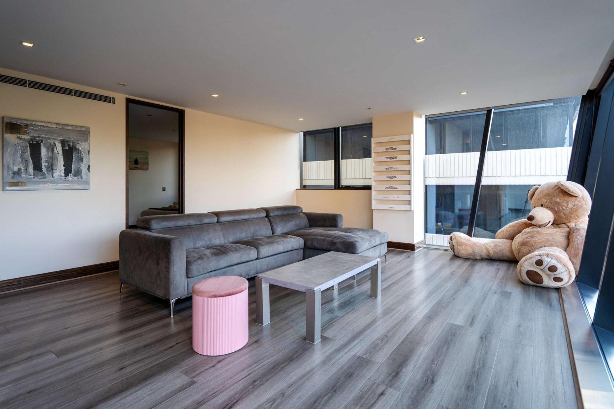 Grand St Kilda 2-story Sub-penthouse * Melbourne