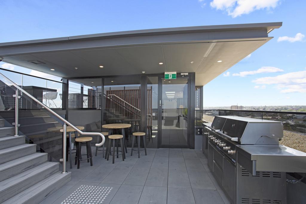 ☆ Heart Of St Kilda ☆ Infinity Pool+parking+wifi Apartamento Melbourne