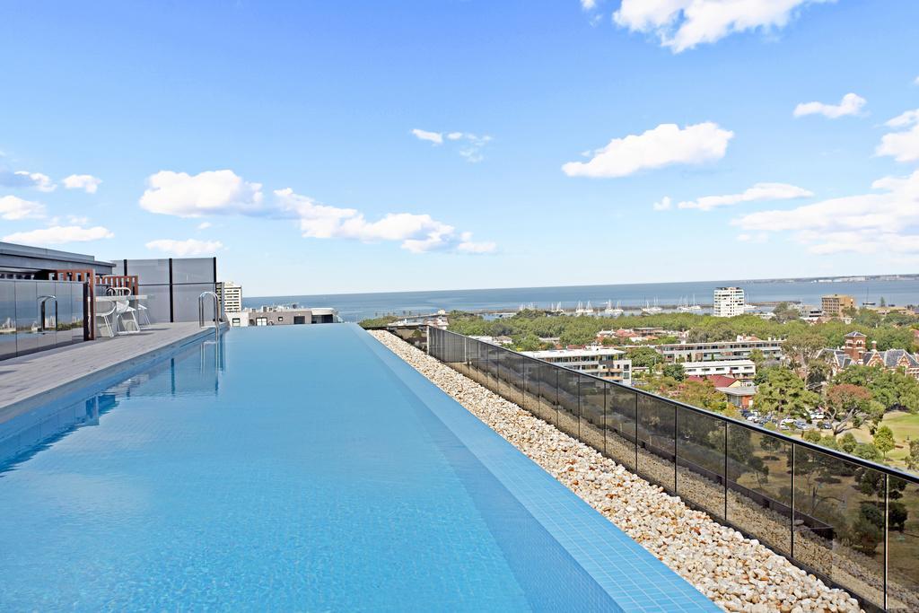 Apartamento ☆ Heart Of St Kilda ☆ Infinity Pool+parking+wifi *