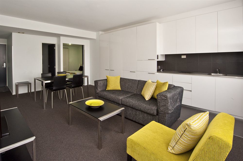 Aparthotel Mantra 100 Exhibition 4*