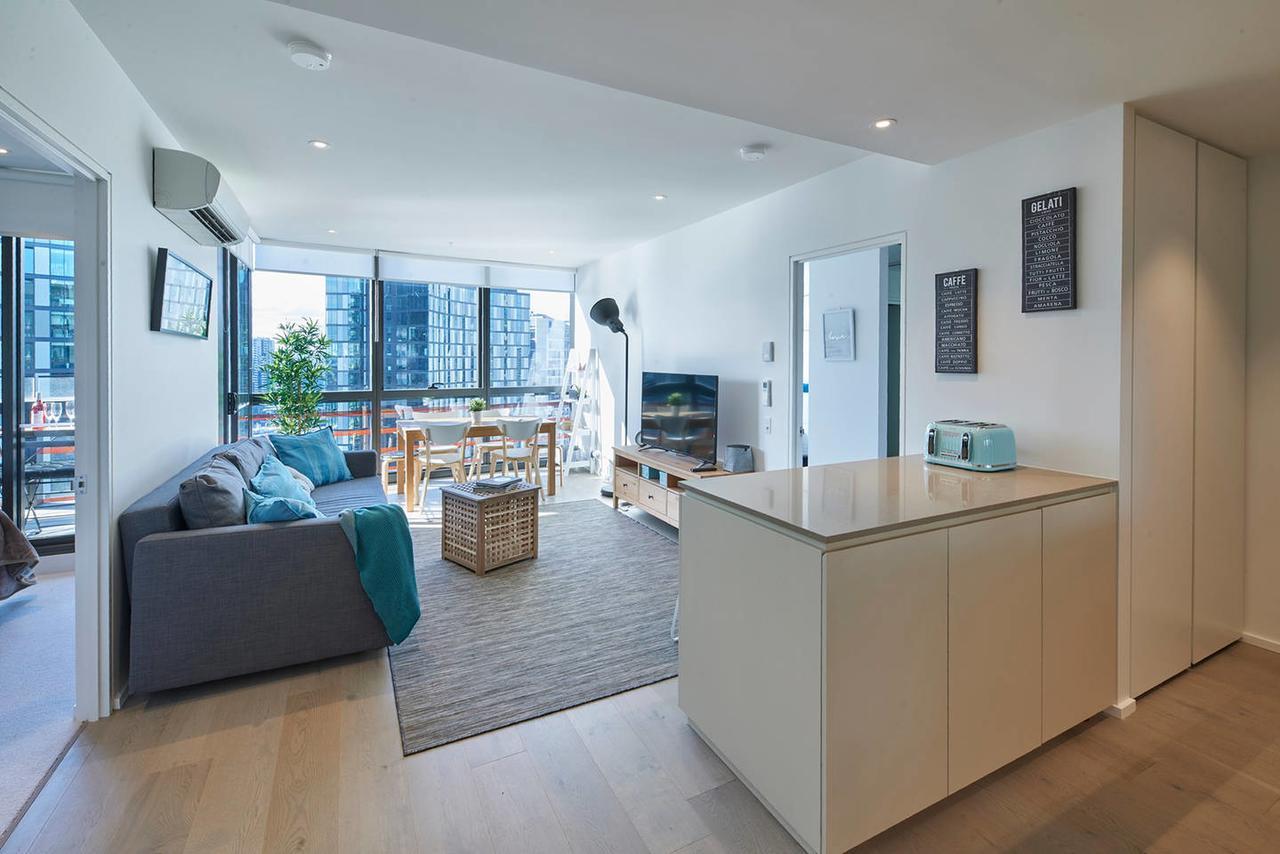 Apartment 2 Bed 2 Bathroom Brand New Unit With Gym And Pool Melbourne