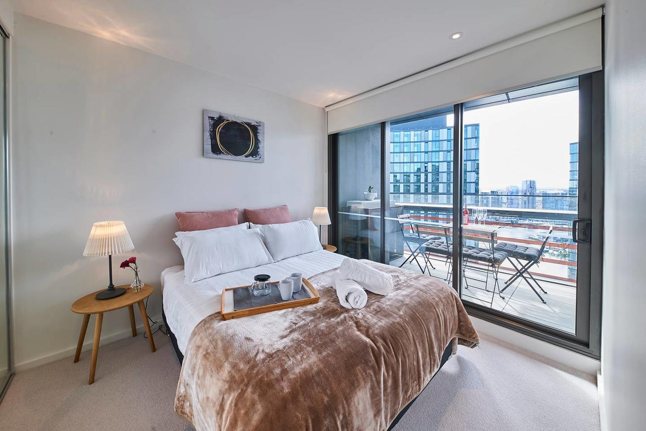 2 Bed 2 Bathroom Brand New Unit With Gym And Pool Apartment *