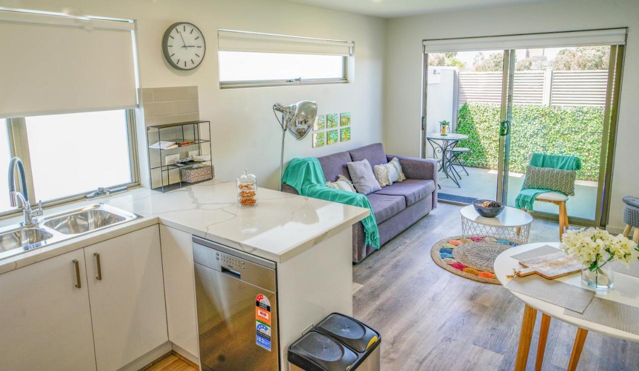U201 Brunswick Living Floor Balcony Close To And Cbd Free Wifi Tram At Doorstep *