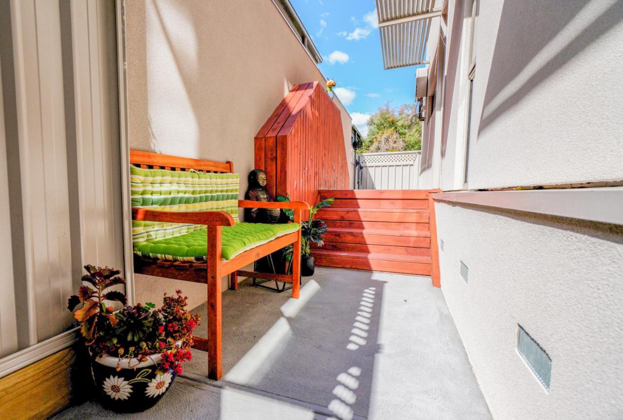 U201 Brunswick Living Floor Balcony Close To And Cbd Free Wifi Tram At Doorstep *