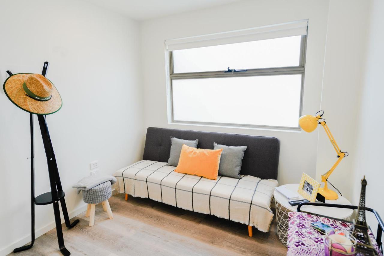 Apartment U201 Brunswick Living Floor Balcony Close To And Cbd Free Wifi Tram At Doorstep *