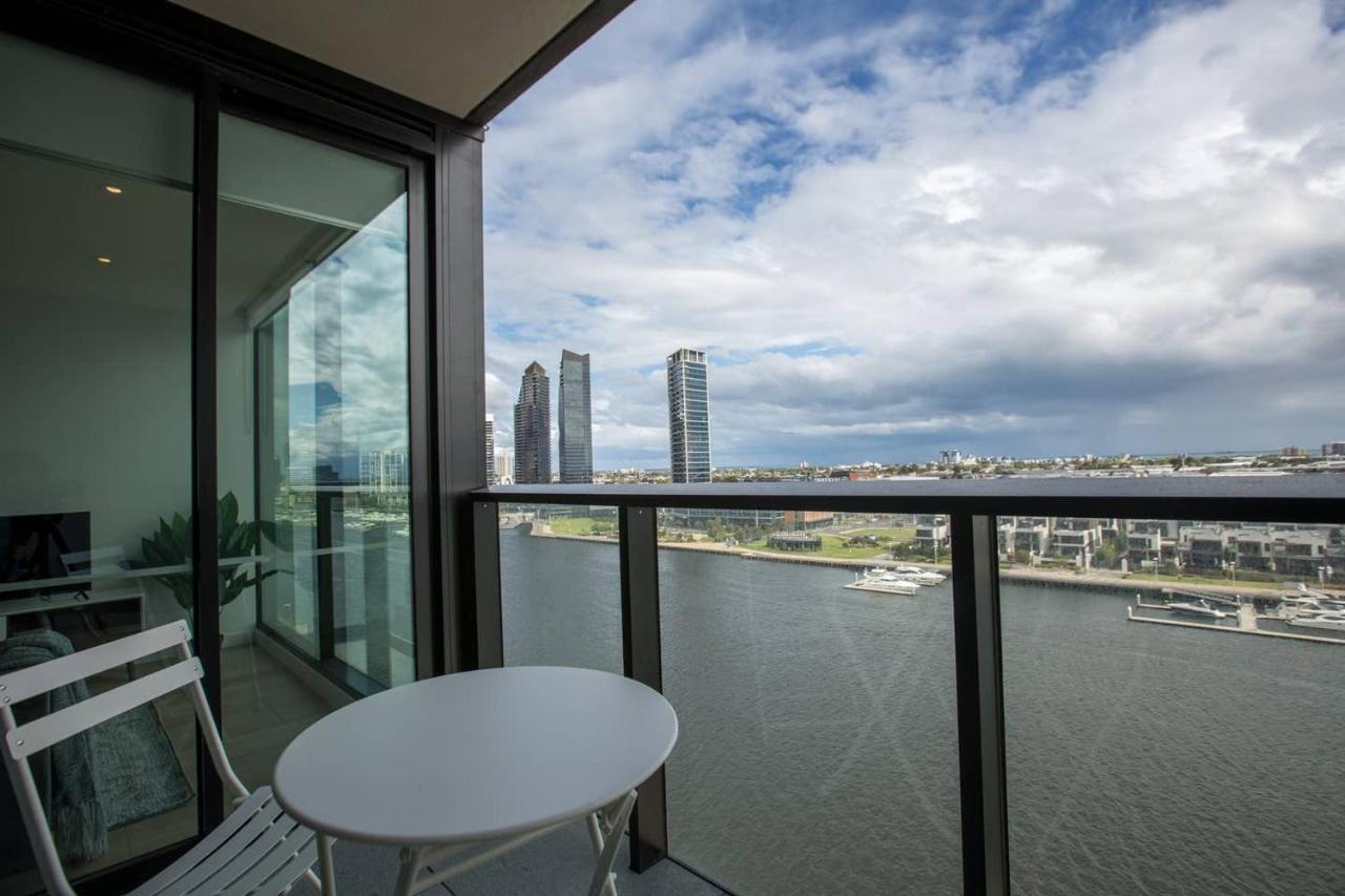 Delightful 2br Riverview@docklands Apartment Melbourne