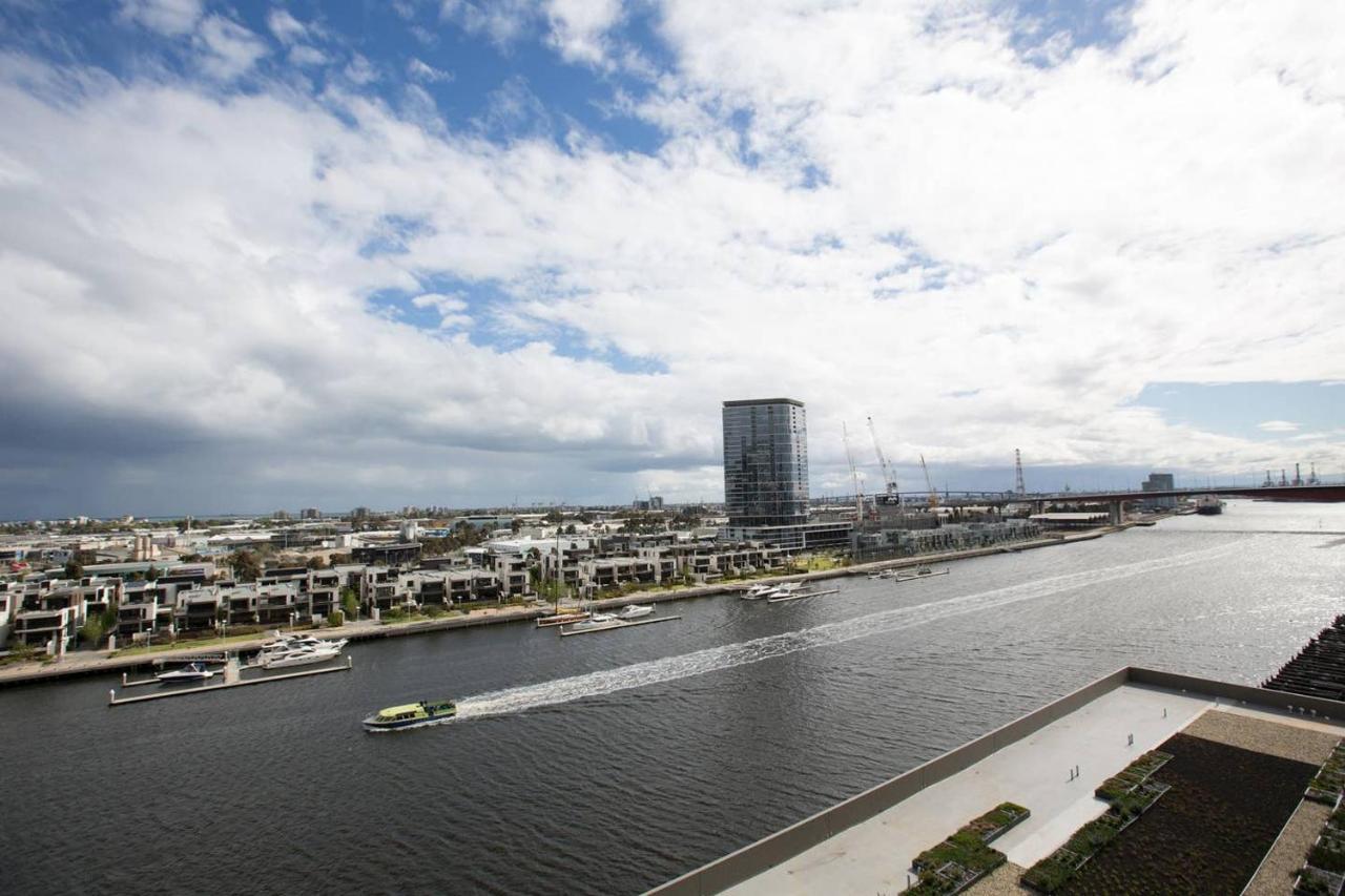 Delightful 2br Riverview@docklands Apartment Melbourne